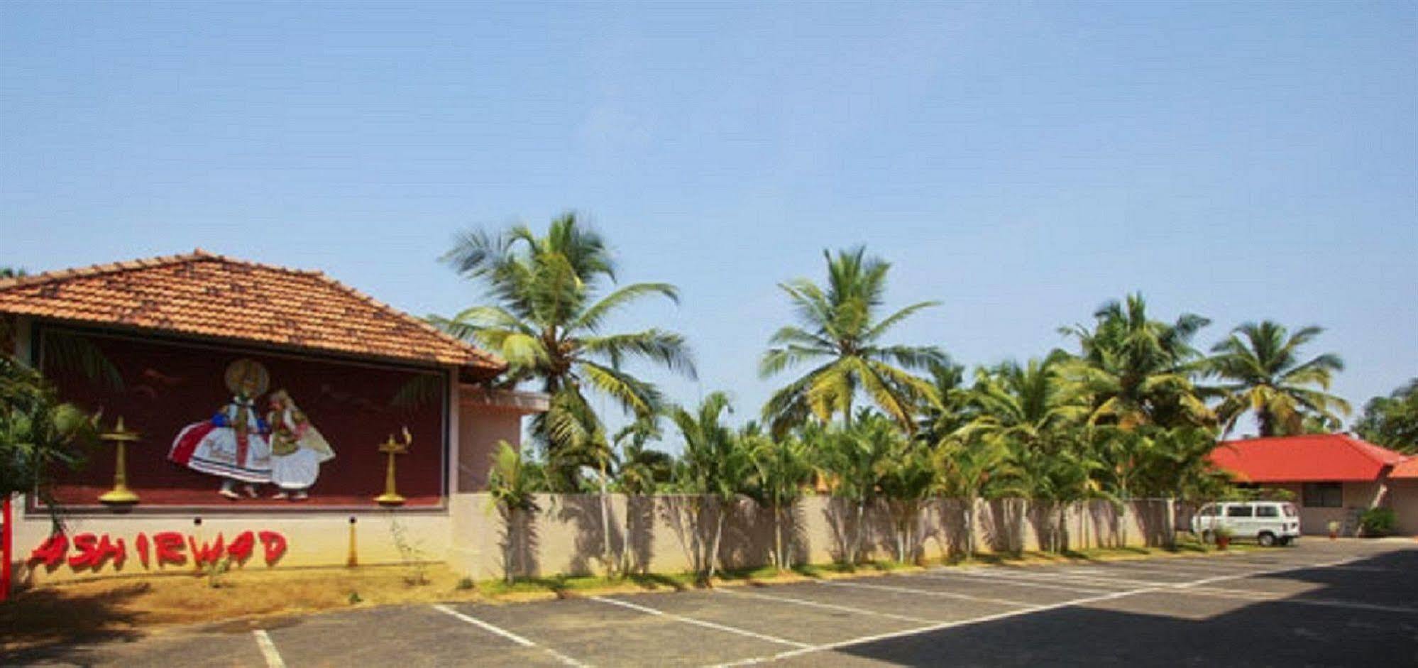 Oyo 1079 Ashirwad Heritage Resort كوماراكوم المظهر الخارجي الصورة