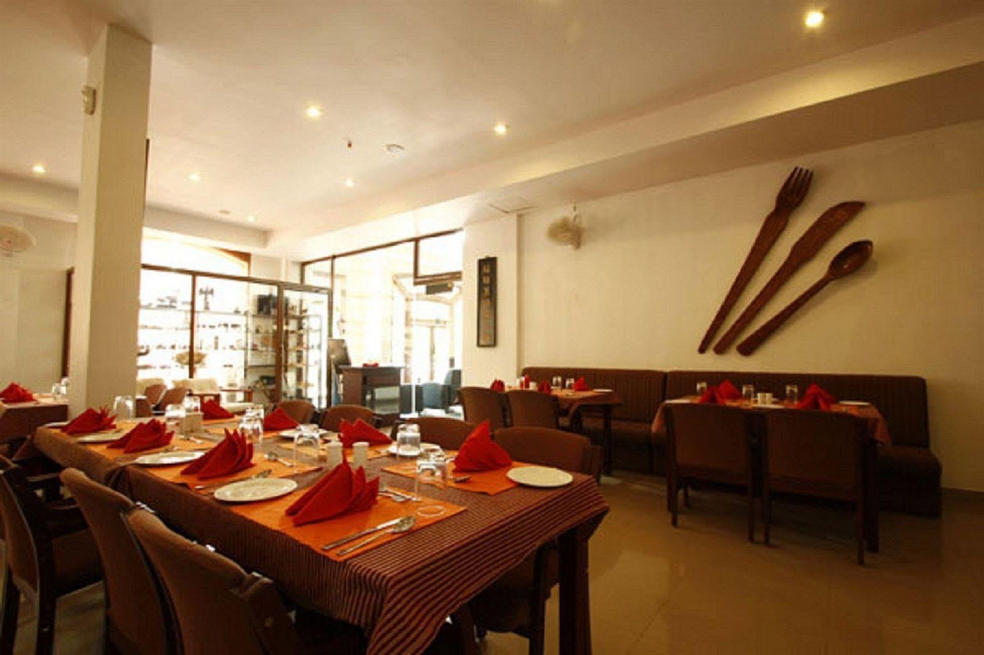 Oyo 1079 Ashirwad Heritage Resort كوماراكوم المظهر الخارجي الصورة