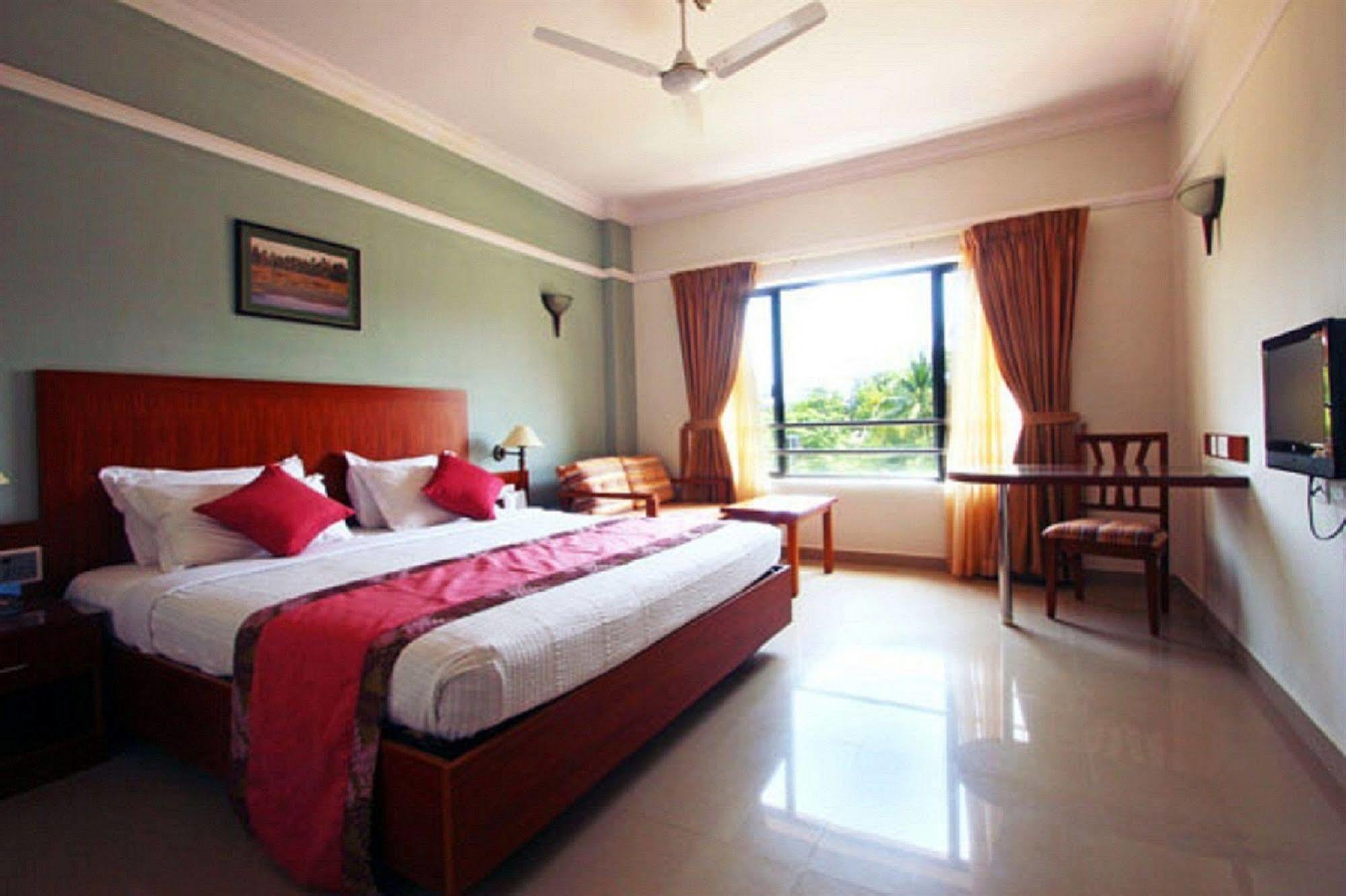 Oyo 1079 Ashirwad Heritage Resort كوماراكوم المظهر الخارجي الصورة