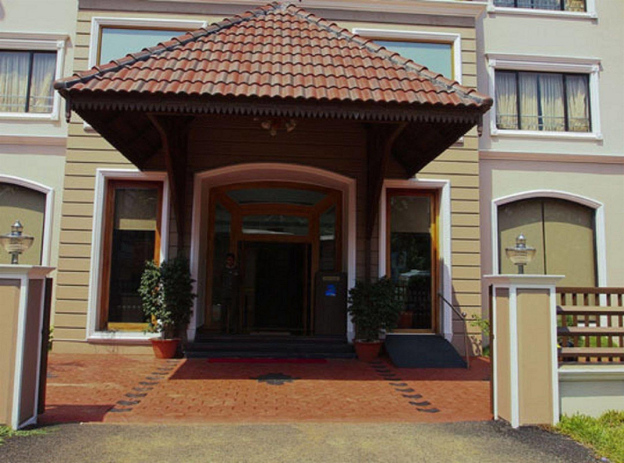 Oyo 1079 Ashirwad Heritage Resort كوماراكوم المظهر الخارجي الصورة