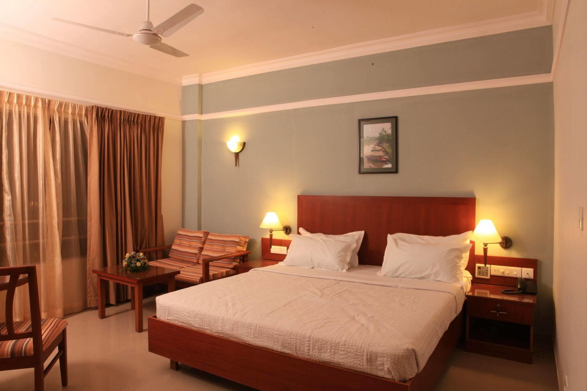 Oyo 1079 Ashirwad Heritage Resort كوماراكوم المظهر الخارجي الصورة