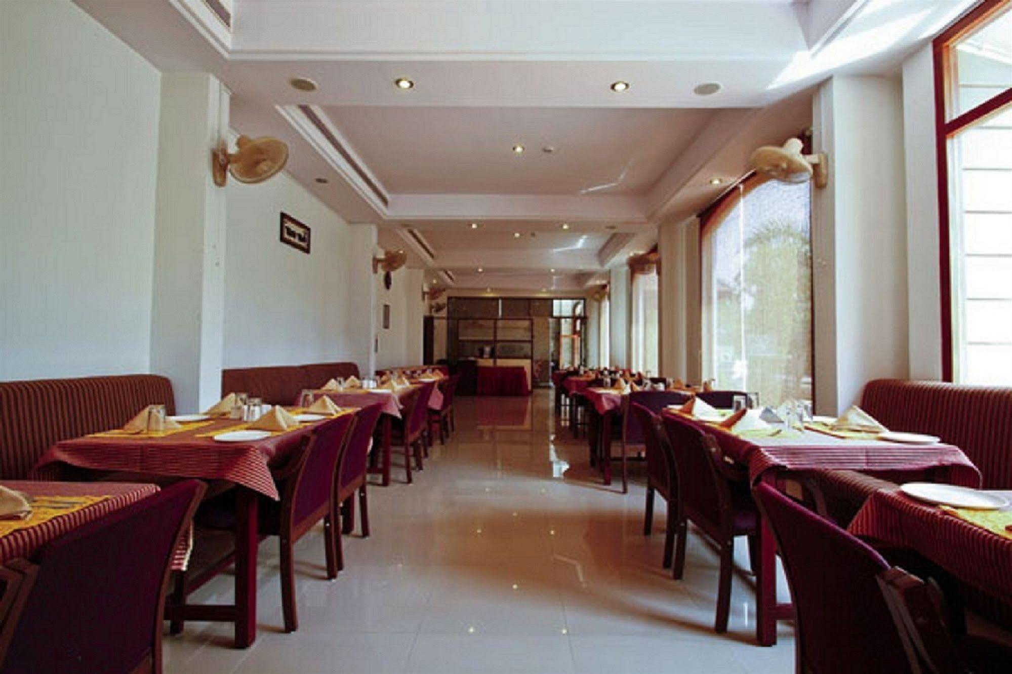 Oyo 1079 Ashirwad Heritage Resort كوماراكوم المظهر الخارجي الصورة