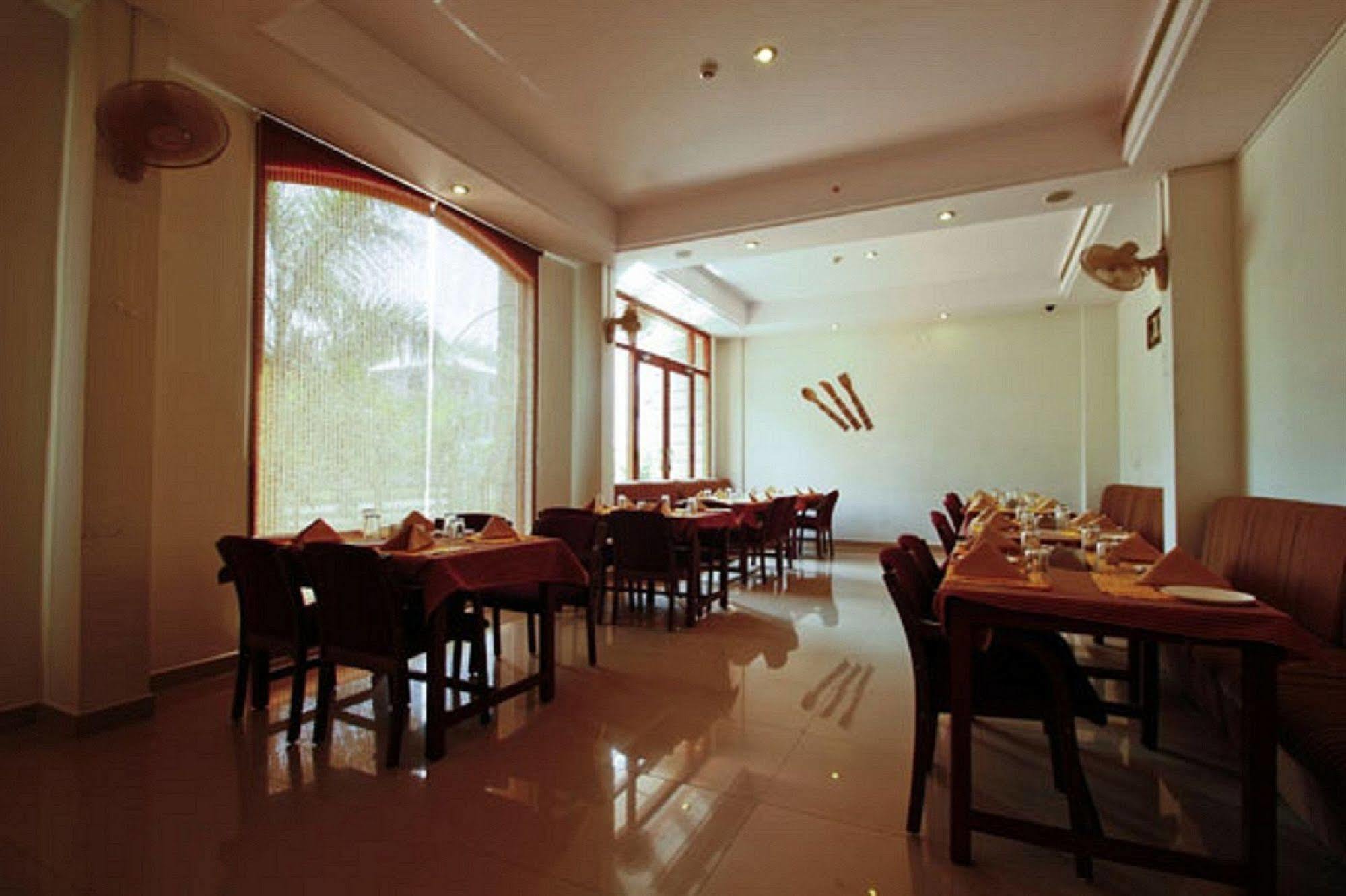 Oyo 1079 Ashirwad Heritage Resort كوماراكوم المظهر الخارجي الصورة