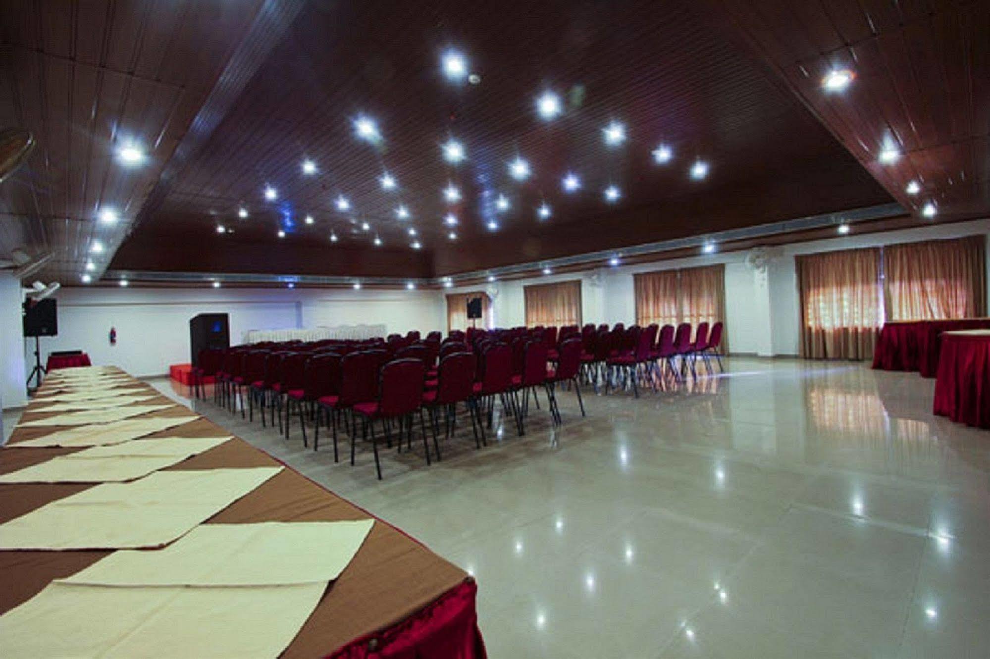 Oyo 1079 Ashirwad Heritage Resort كوماراكوم المظهر الخارجي الصورة